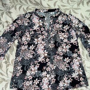 Women’s plus sized 3/4 sleeve floral blouse